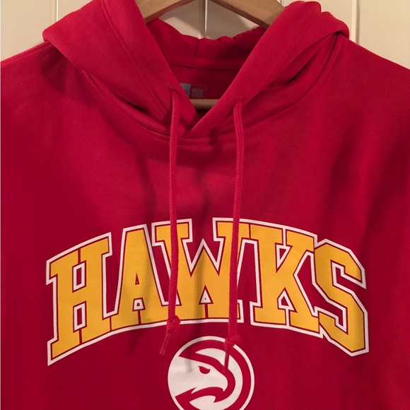 New Era Atlanta Hawks old school Red and yellow Hoodie - Picture 2 of 6